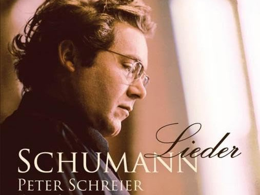 KI generiert: Das Bild zeigt das Albumcover einer Musikaufnahme von Robert Schumanns "Lieder" mit den Künstlern Peter Schreier und Norman Shetler. Es ist ein Porträt eines nachdenklichen Mannes und das Cover ist im klassischen Design gestaltet.